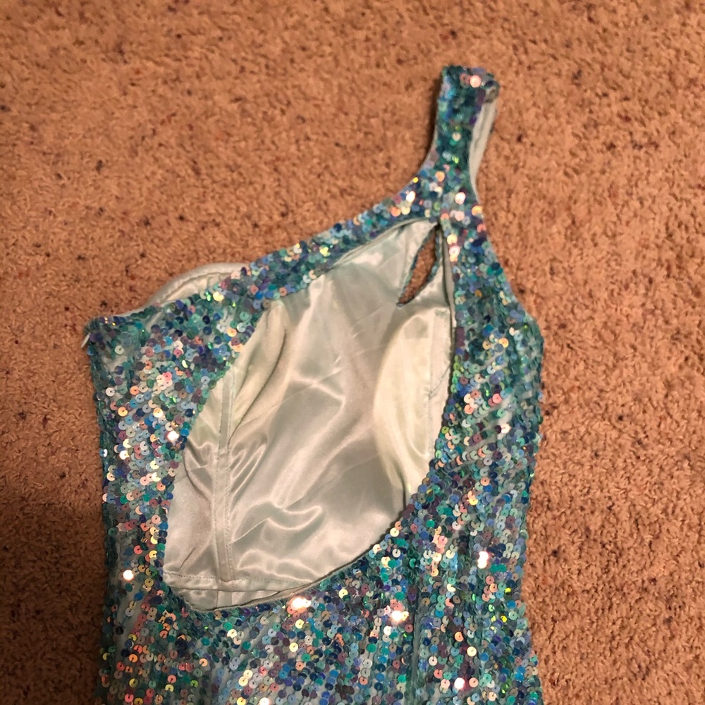 Mac Duggal Sequin Formal Dress - Picture 5 of 6